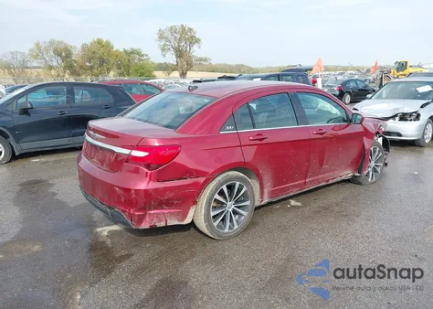 2014 Chrysler 200 Touring z USA, uszkodzony, nr VIN 1C3CCBBB3EN132392